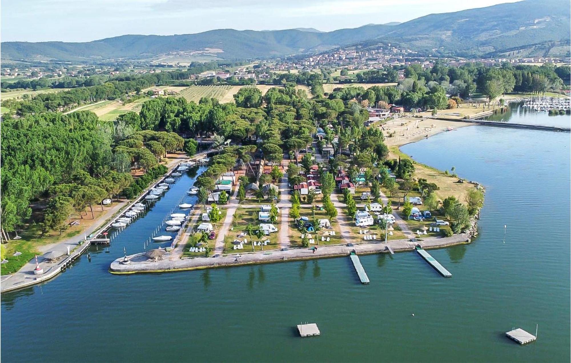 Gorgeous Stacaravan In Tuoro Sul Trasimeno Villa Exterior photo