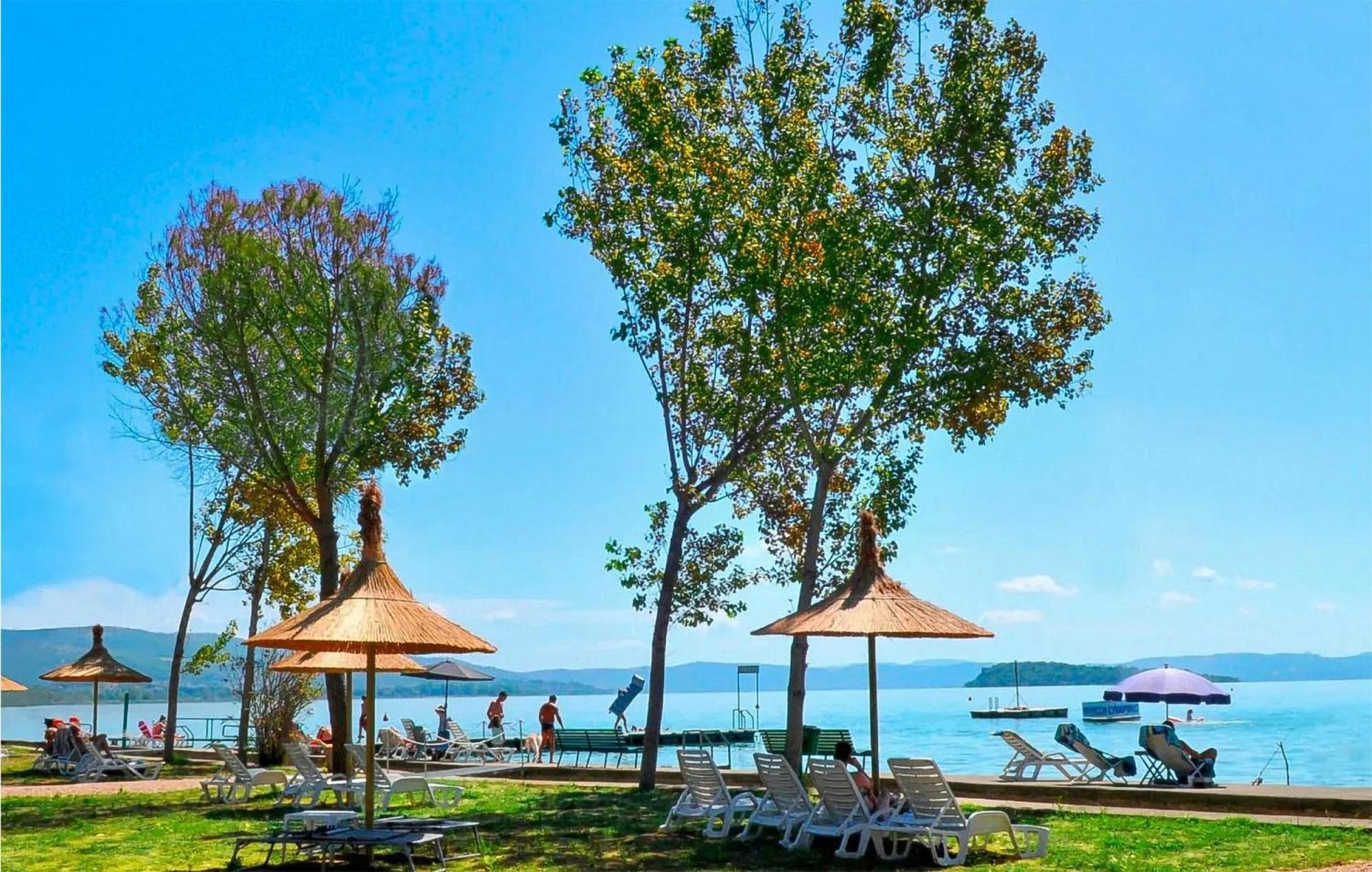 Gorgeous Stacaravan In Tuoro Sul Trasimeno Villa Exterior photo